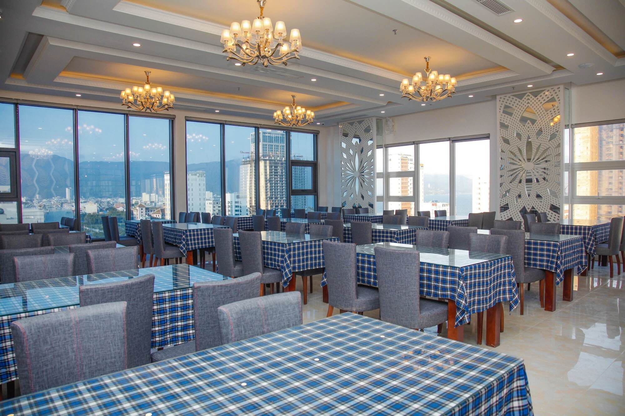 Royal Beach Hotel By Thg Đà Nẵng Exterior foto
